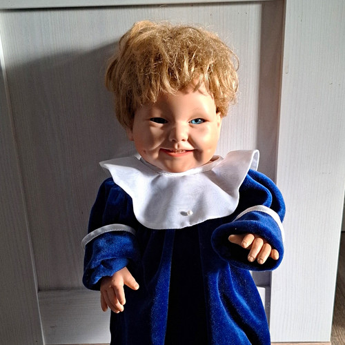 Mädchenpuppe blond gelockt